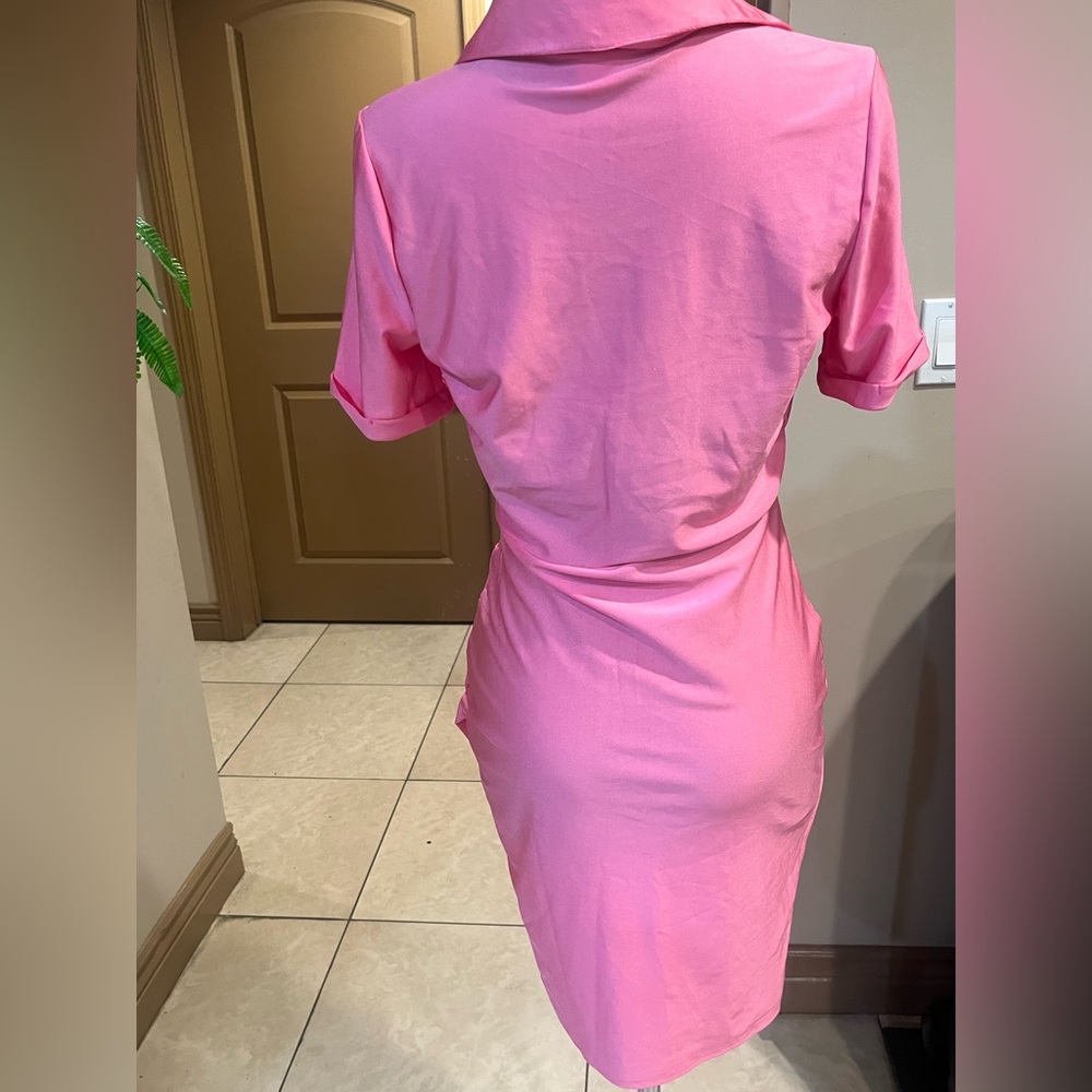 Chic Pink Collared Wrap Dress - Picture 4 of 5